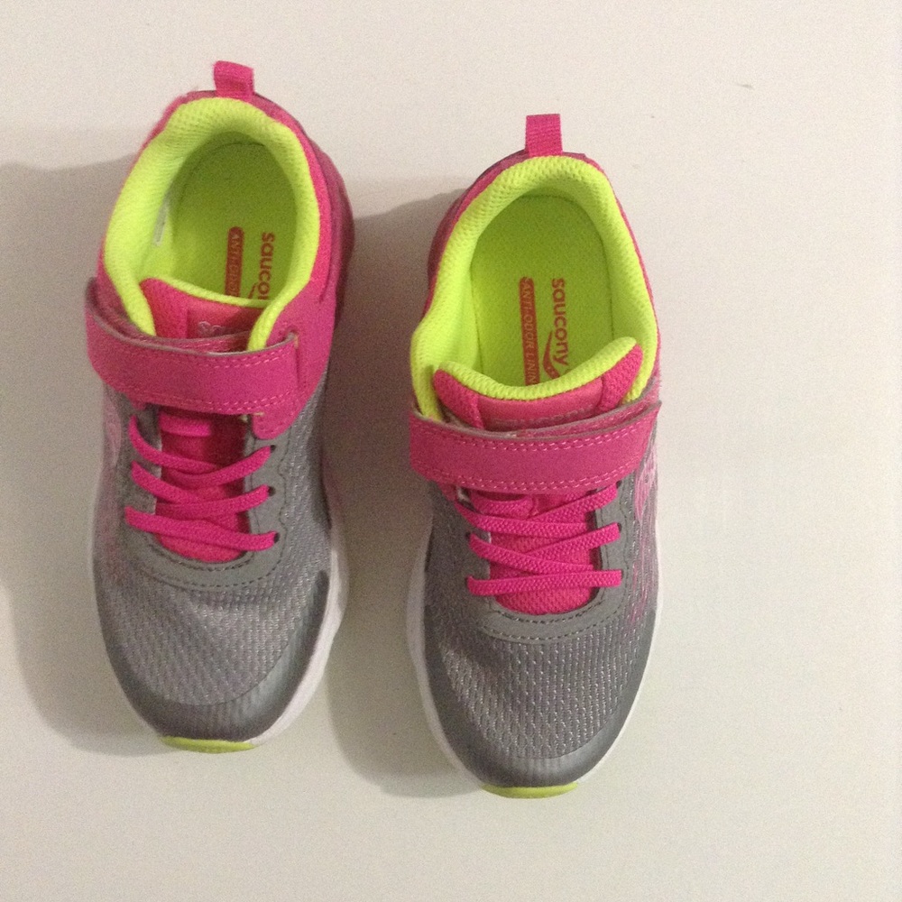 Saucony girls sneakers (gray & pink)
